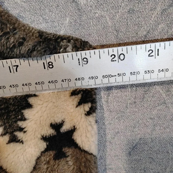 Cleo Women's Brown  and Tan Plush Sleeveless Vest in Size Small - Picture 9 of 10